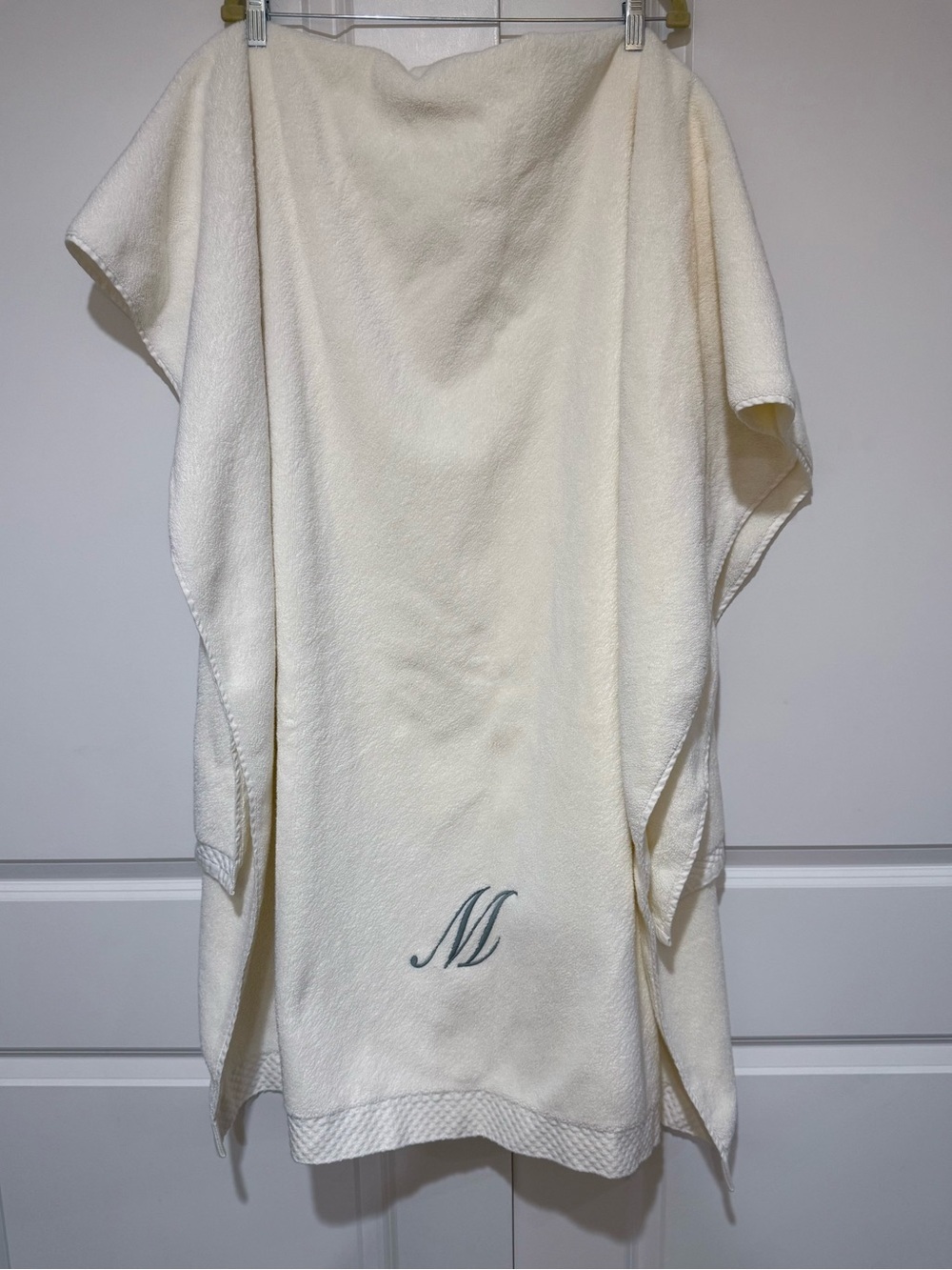 Garnet Hill Cream Cotton monogrammed Beach/Pool Towel 40x70”